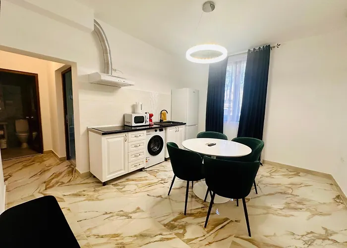 Fabian Apart Centertown